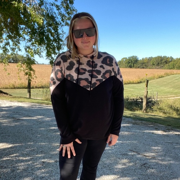 Cheetah Print Hoodie - Picture 2 of 2